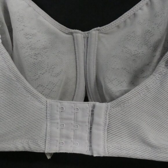 WACOAL | 40 DDD | Elegant Light Grey Lace Bra | Underwire Support | Unpadded - Picture 10 of 16